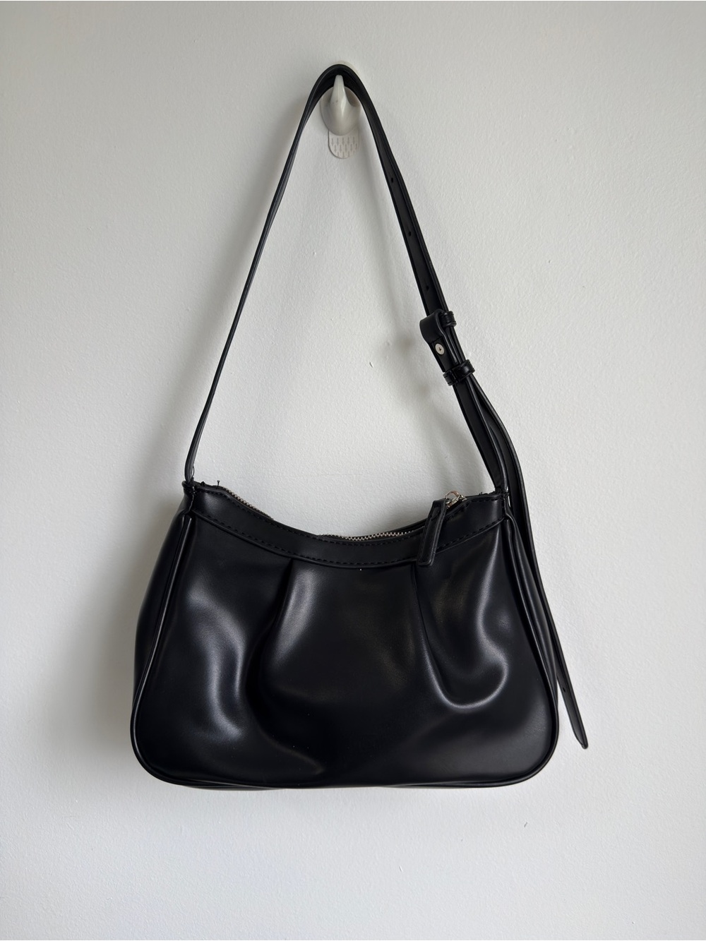 Classic Black Women’s Shoulder Bag - Picture 1 of 3